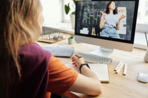 The Benefits of Online Courses and E-Learning Tutorials 2